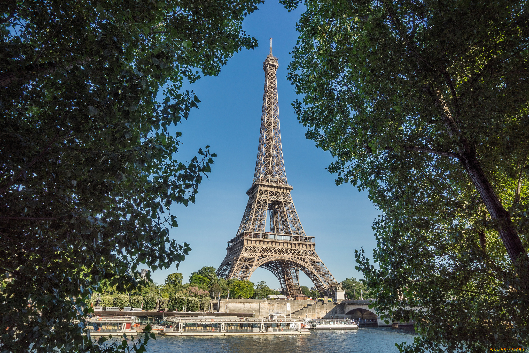 Париж Эйфелева башня лето